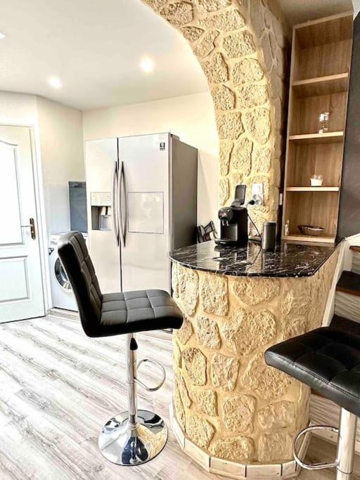 Une Belle Maison Avec 2 Chambre Croix Luaran gambar